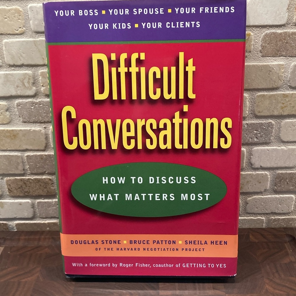 Hardcover Difficult Conversations by Stone, Patton, & Keen
